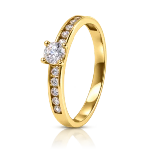 anillo oro amarillo media alianza con piedra central en circonita