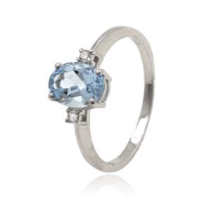 Anillo Oro Blanco Aguamarina Oval y Diamantes