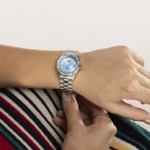 reloj lotus de mujer tipo rolex con esfera azul y calendario de la semana