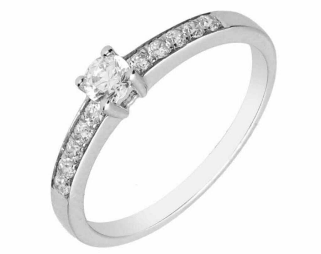 en-que-dedo-tengo-que-llevar-mi-anillo-de-compromiso-imagen-5165-1024x812 ¿En qué dedo tengo que llevar mi anillo de compromiso?