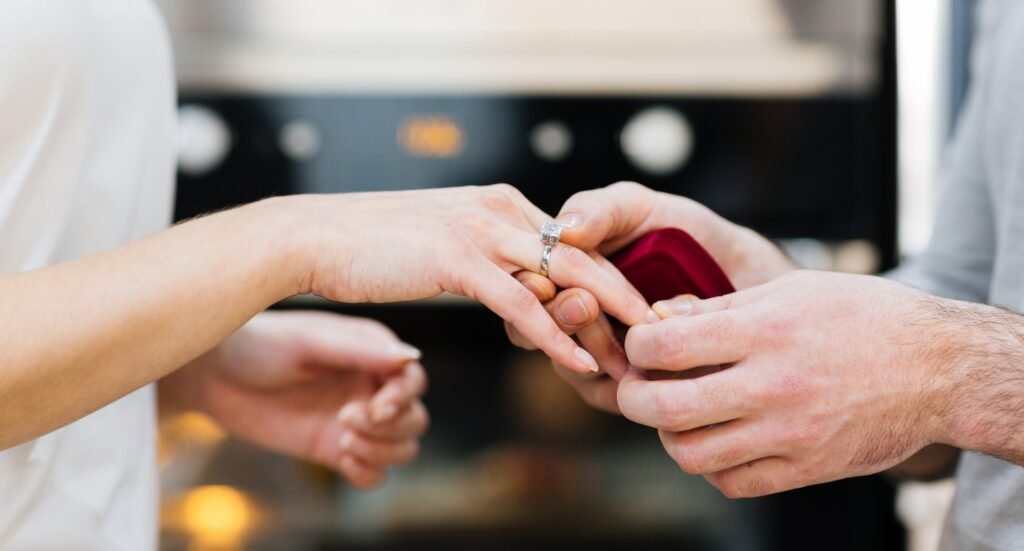pedida-con-anillo-de-matrimonio