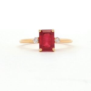 Anillo Rubí Con 2 Brillantes Oro Amarillo