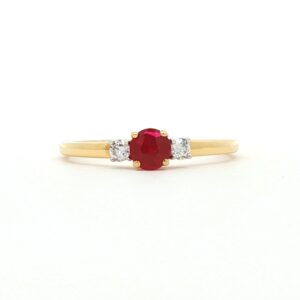 Anillo Oro Rubí y 2 Diamantes  0.08 Ct.