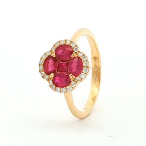Anillo Rubis flor y Orla de Diamantes Oro Amarillo