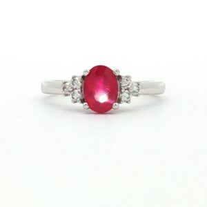Anillo Rubí Oval Con 6 Brillantes Oro Blanco