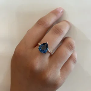 Anillo Diamantes y Topacio London Blue en Oro Rosa