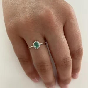 Anillo Esmeralda y 14 Diamantes 0,12 Ct.