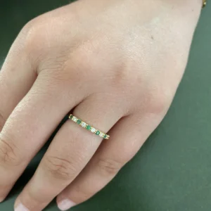 Anillo Media Alianza Diamantes y 6 Esmeraldas