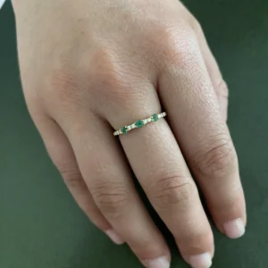 Anillo Media Alianza Diamantes y Esmeralda