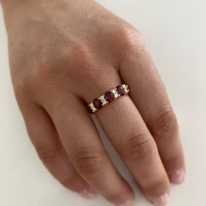 Anillo Media Alianza Diamantes y Rubis 3,02 Ct