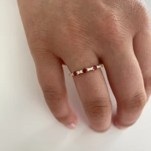 Anillo Media Alianza Diamantes y Rubis