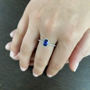 Anillo Oro Blanco con Orla y Brazo Diamantes Zafiro