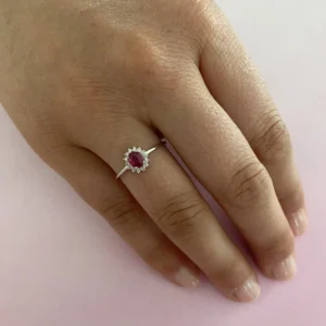 Anillo Rosetón Oro Blanco con Diamantes Rubí