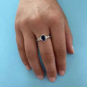 Anillo Rosetón Oro Blanco con Diamantes Zafiro