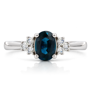 Anillo Zafiro Oval Con 6 Brillantes Oro Blanco
