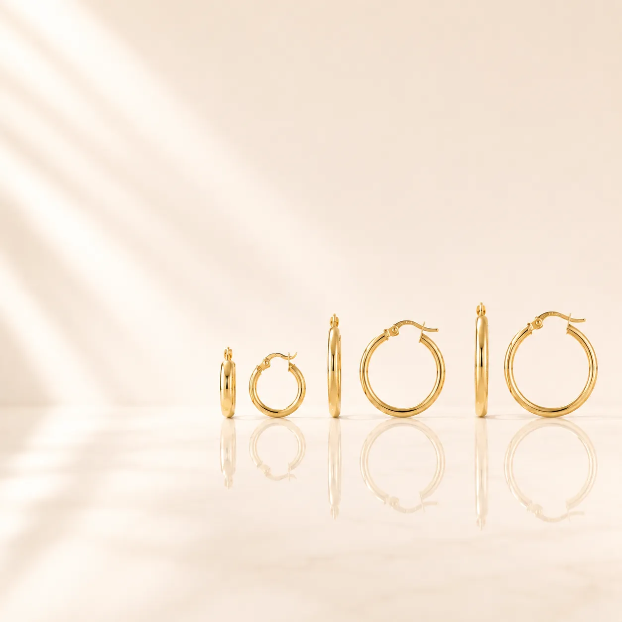 coleccion-de-criollas-de-oro-amarillo-y-diferentes-tamanos-grandes-y-pequenas-6927 Pendientes
