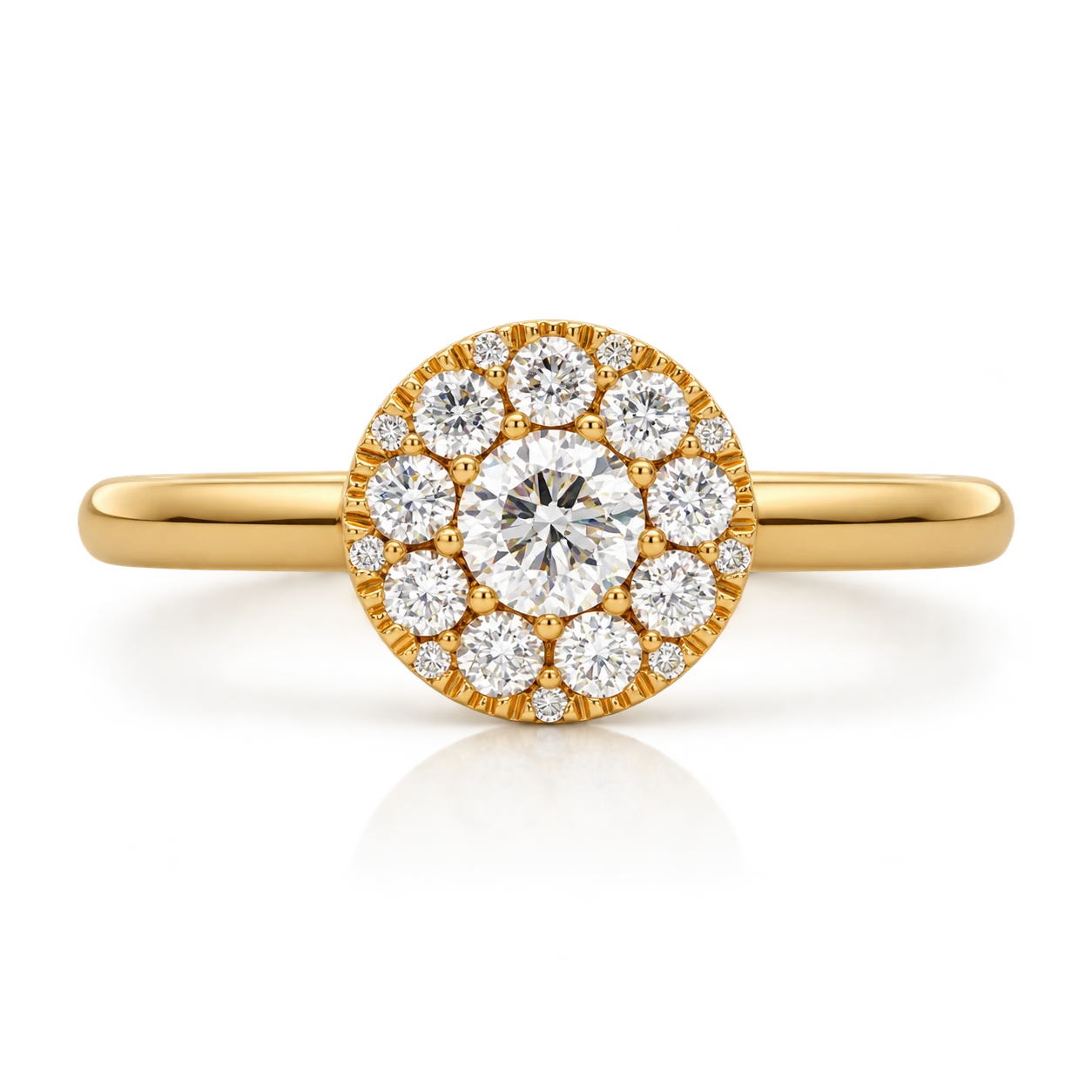 Anillo de compromiso de oro amarillo con rosetón de diamantes, vista frontal
