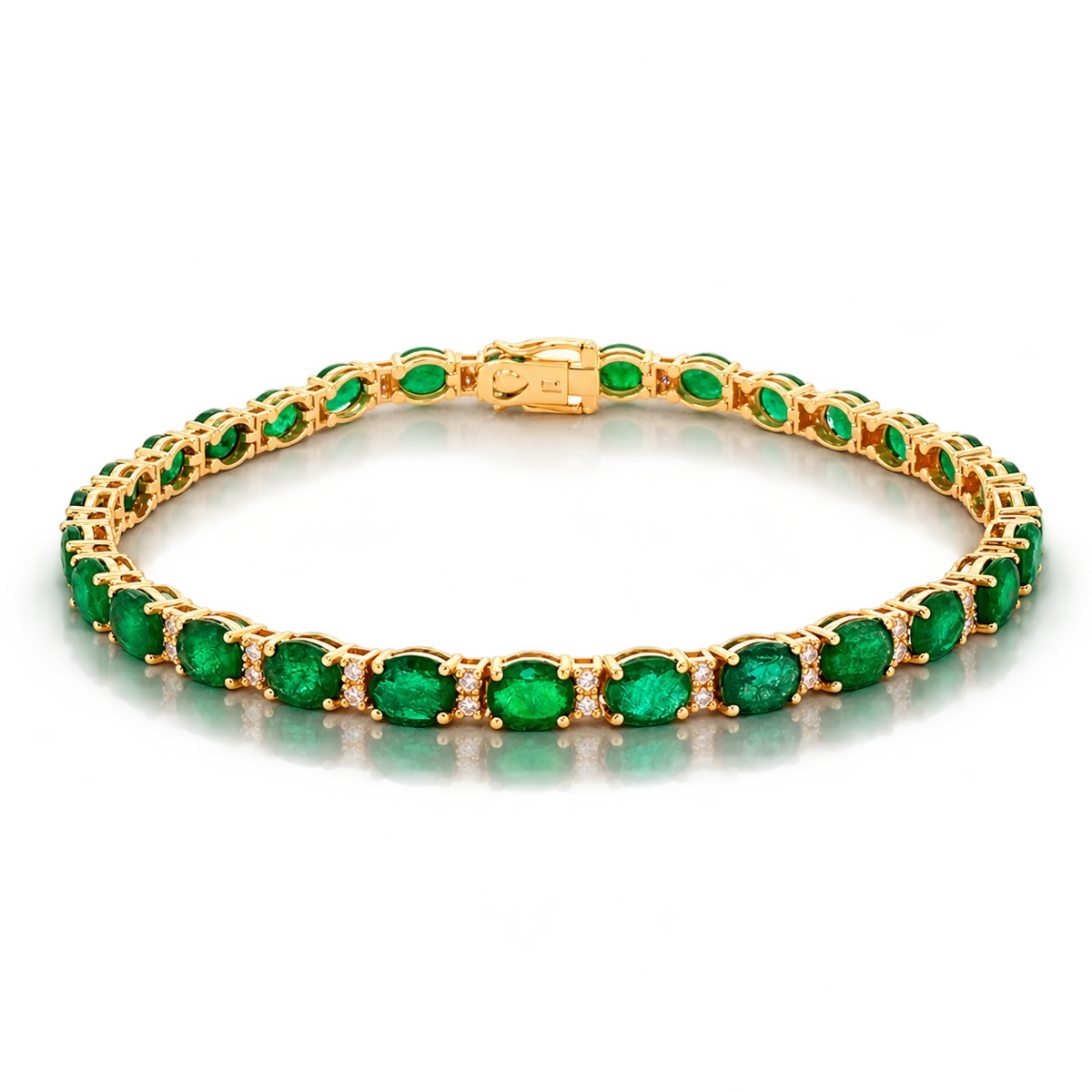 Pulsera de oro amarillo con hilera de esmeraldas verdes ovaladas y pequeños separadores con diamantes talla brillante