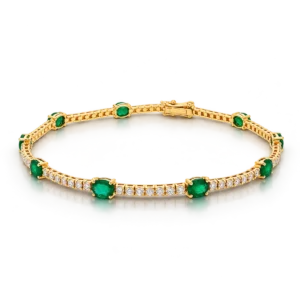 Pulsera de oro amarillo con esmeraldas verdes ovaladas alternadas con hileras de diamantes talla brillante