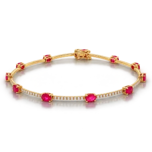 Pulsera de oro amarillo con rubíes rojos y finos tramos curvos con diamantes talla brillante