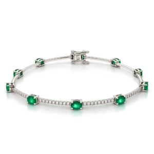 Pulsera de oro blanco con esmeraldas verdes y finos tramos curvos con diamantes talla brillante